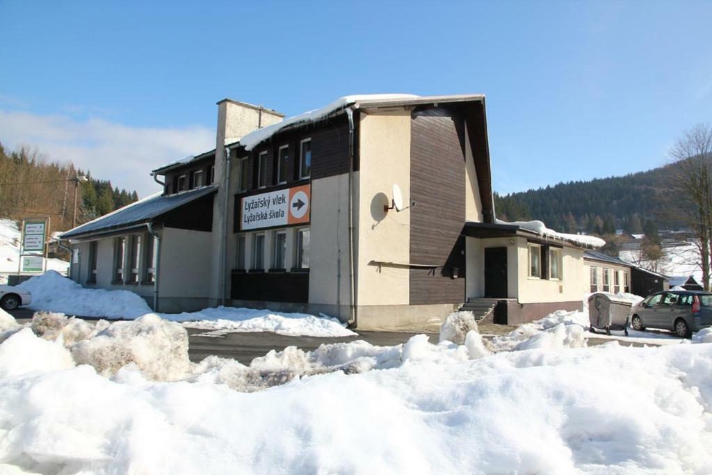 Pod Javorem Hotel Velké Karlovice Exterior foto